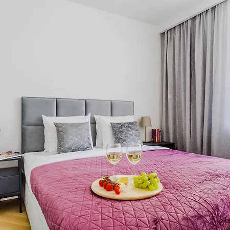 Apartment Lumina Lux With A Balcony Near Palace Of Culture And Science *